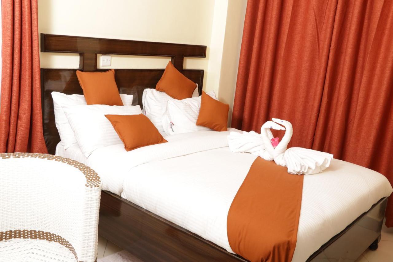 Claire de Lune Moonlight Hotel Nakuru Buitenkant foto