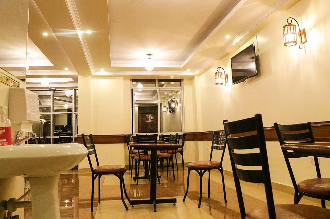 Claire de Lune Moonlight Hotel Nakuru Buitenkant foto