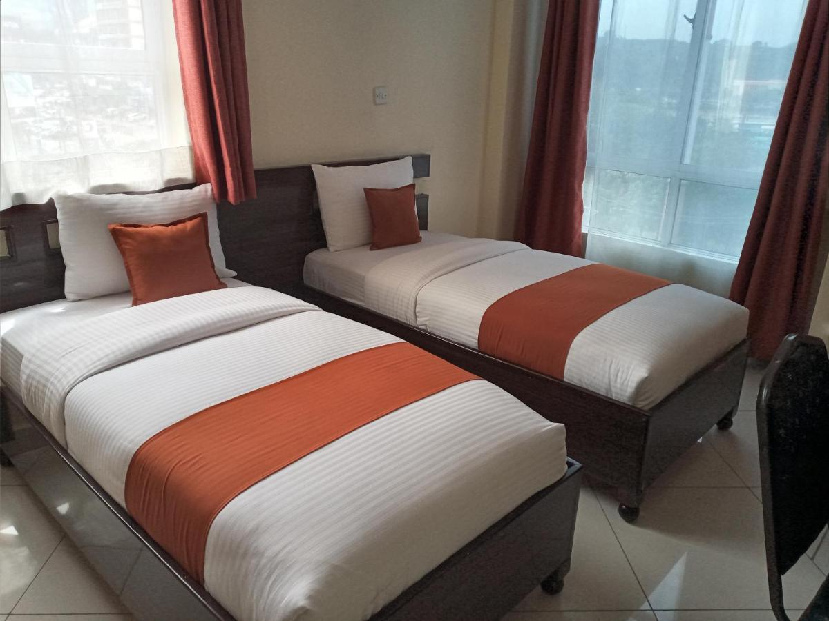 Claire de Lune Moonlight Hotel Nakuru Buitenkant foto