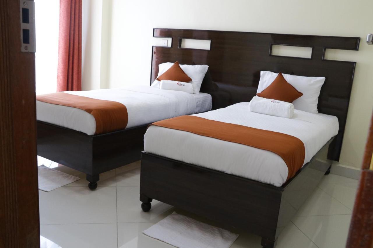 Claire de Lune Moonlight Hotel Nakuru Buitenkant foto
