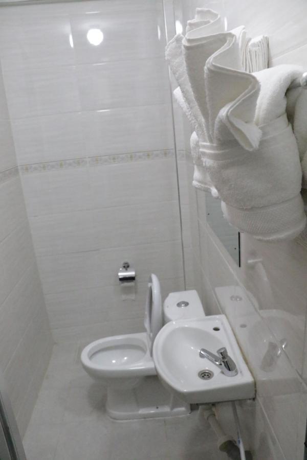 Claire de Lune Moonlight Hotel Nakuru Buitenkant foto