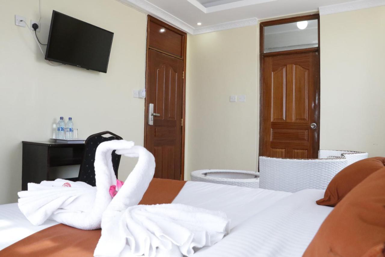 Claire de Lune Moonlight Hotel Nakuru Buitenkant foto