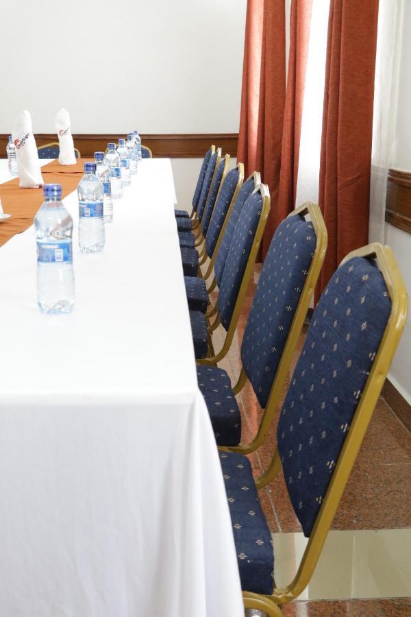 Claire de Lune Moonlight Hotel Nakuru Buitenkant foto