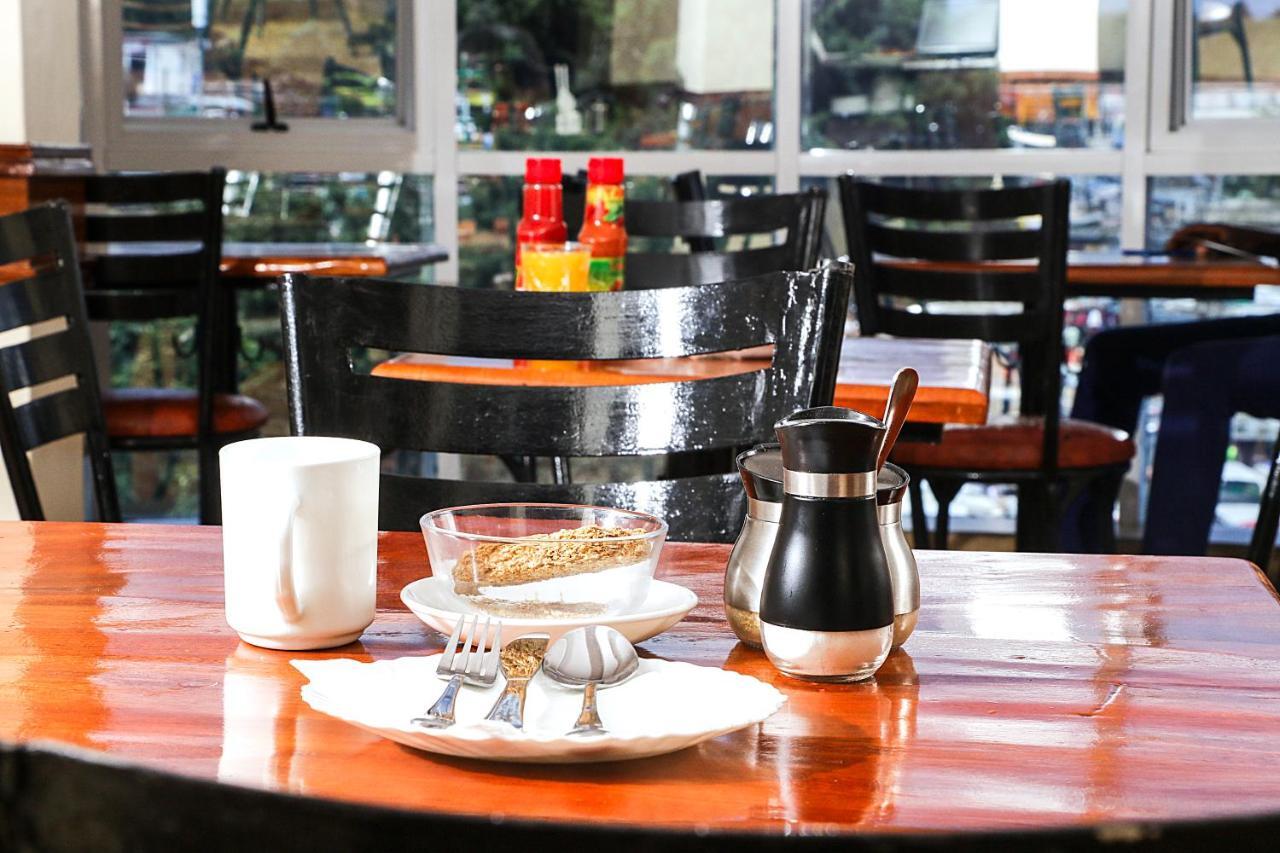 Claire de Lune Moonlight Hotel Nakuru Buitenkant foto