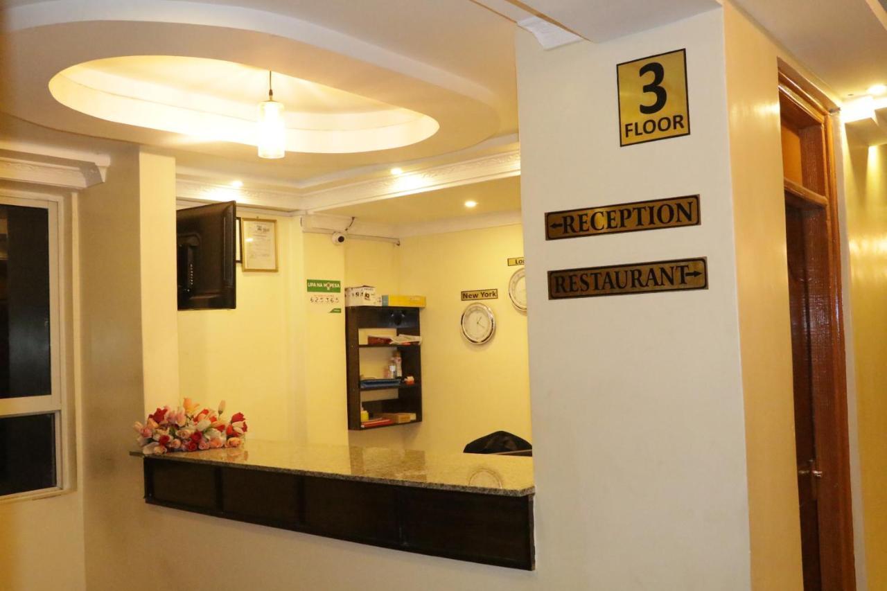 Claire de Lune Moonlight Hotel Nakuru Buitenkant foto