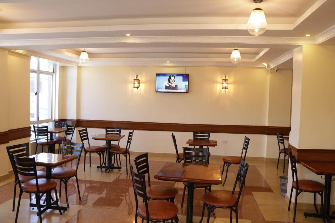Claire de Lune Moonlight Hotel Nakuru Buitenkant foto