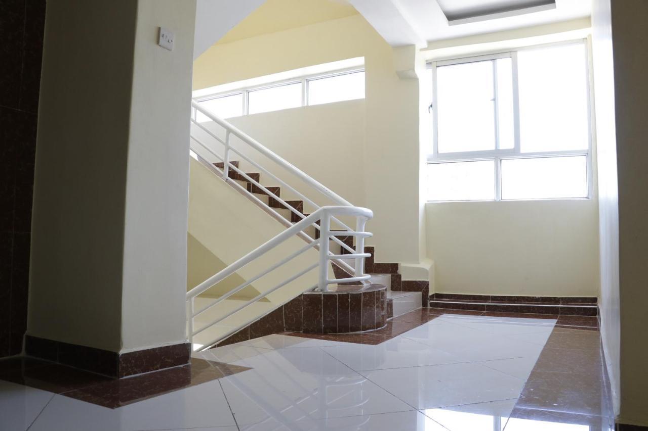 Claire de Lune Moonlight Hotel Nakuru Buitenkant foto